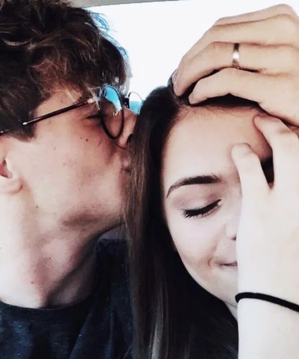 Best Selfie Poses For Couples