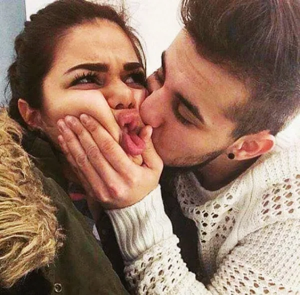Best Selfie Poses For Couples