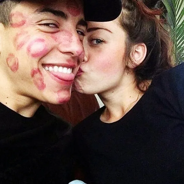 Best Selfie Poses For Couples