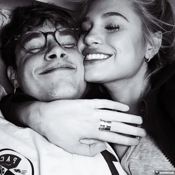 Best Selfie Poses For Couples