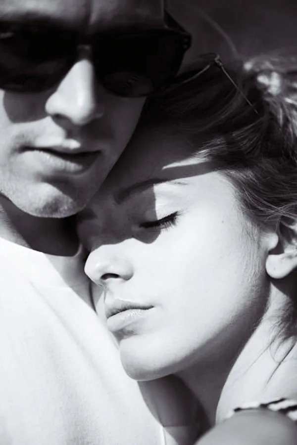 Best Selfie Poses For Couples