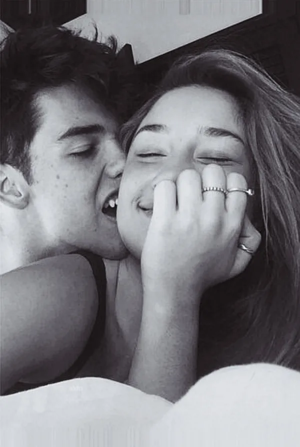 Best Selfie Poses For Couples