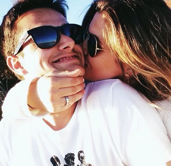 Best Selfie Poses For Couples