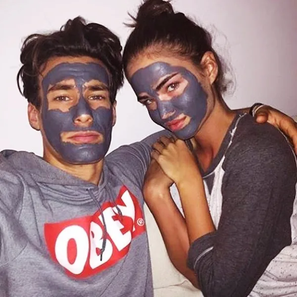 Best Selfie Poses For Couples