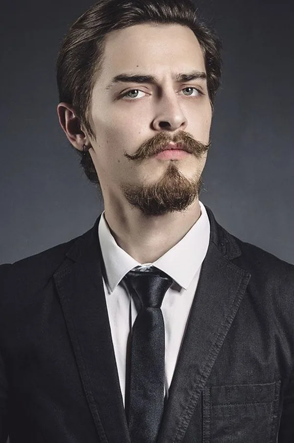 Best-Handlebar-Mustache-Styles-to-Look-Super-Cool