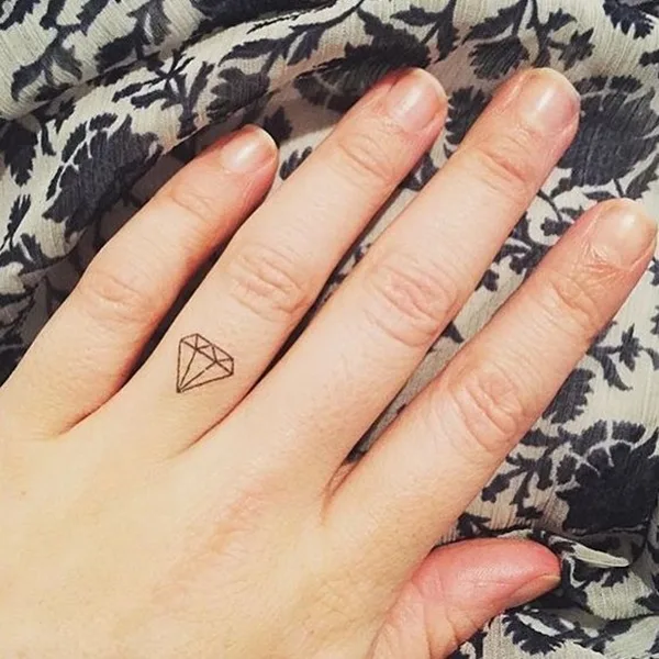 Tiny-Tattoo-Ideas-For-Working-Women
