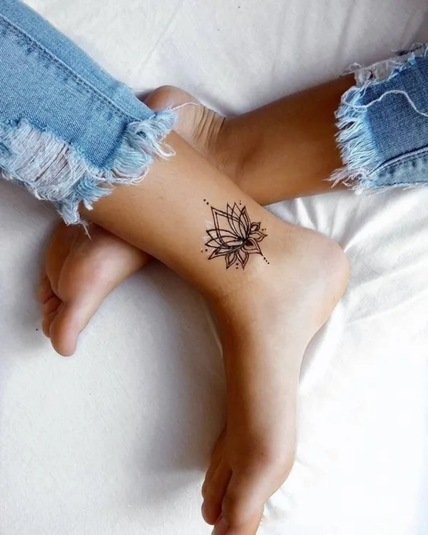 Tiny-Tattoo-Ideas-For-Working-Women