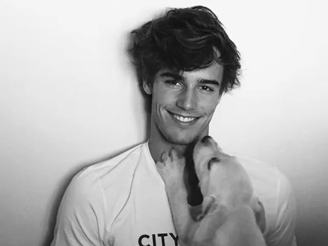 Sexy-Hairstyles-For-Teen-Boys