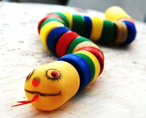 40-DIY-Plastic-Bottle-Cap-Craft-Ideas