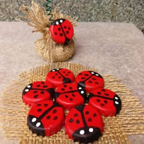 40-DIY-Plastic-Bottle-Cap-Craft-Ideas
