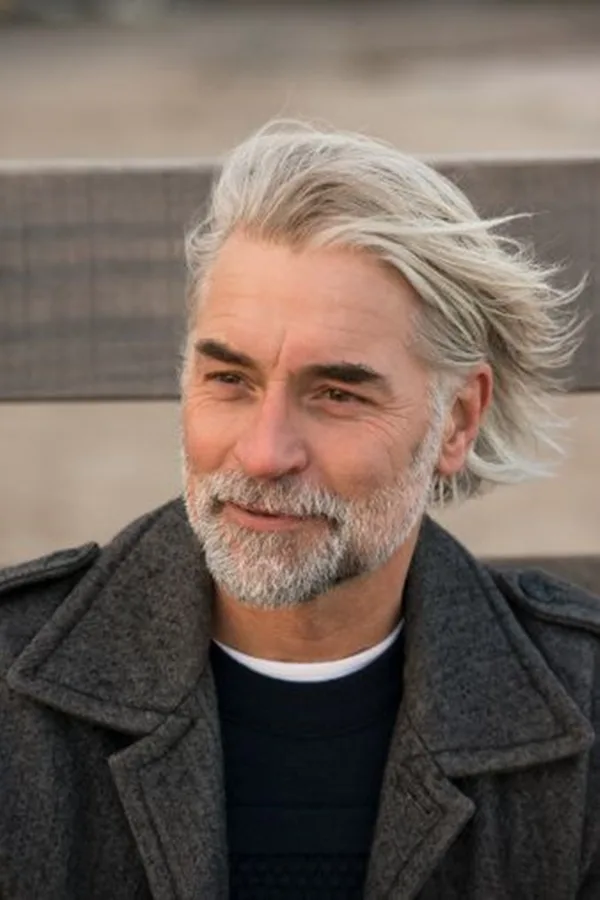 Winning-Grey-Hair-Styles-For-Men
