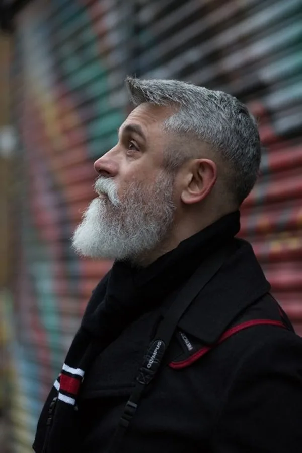 Winning-Grey-Hair-Styles-For-Men