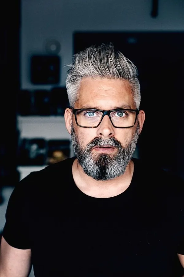 Winning-Grey-Hair-Styles-For-Men